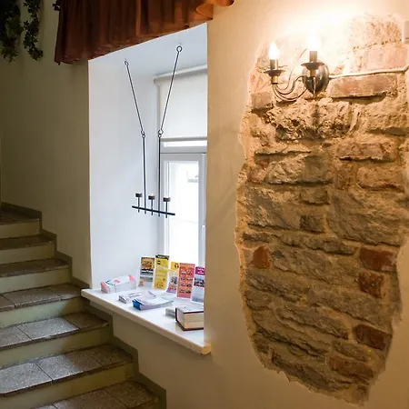 Oldhouse بيت شباب